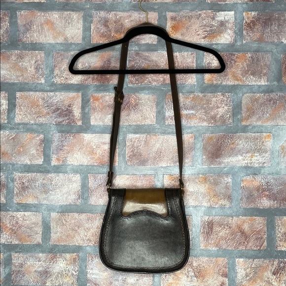 ANNA CAINZO : Brown Crossbody Bag with Flap Closure and Adjustable Strap - Picture 4 of 13